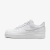 Tênis Nike Air Force 1 branco, modelo clássico com detalhes em couro, disponível na Supernova Sneakers.