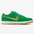 Tênis Nike Dunk Low Pro "St. Patricks Day" na cor verde com detalhes em dourado.