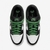 Tênis Nike SB Dunk Low "Classic Green" na cor verde com detalhes em preto e branco.