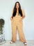 Macacão Sabrina Plus Size – Pantalona em Visco Linho com Faixa Acinturada