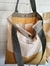 Bolso Oversize Bag de tela con asas, color beige y detalles en gris, ideal para uso diario.