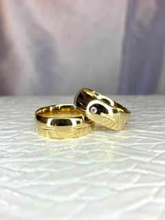 Aliança Banhada Ouro 18k Lisa com canal 7mm AF09 (LEIA A DESCRIÇÃO)