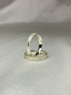 Aliança Prata Diamantada 4mm ALP62 (LEIA A DESCRIÇÃO) - Gubbi Alianças