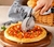 Cortador de pizza em madeira - comprar online