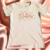 T-shirt de algodão com estampa "Gratidão" e detalhes em dourado.