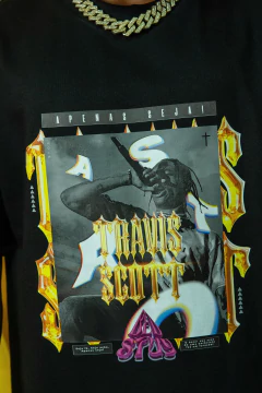 CAMISETA OVERSIZED TRAVIS IM na internet