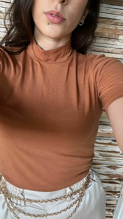 BLUSA ZARA GOLA ALTA COM MANGA - MARROM na internet