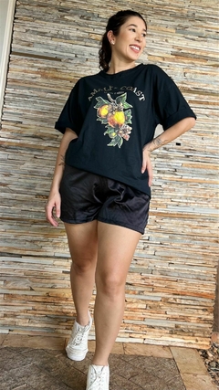 CAMISETA OVERSIZED ESTAMPA LIMÃO PRETA - EDUARDA na internet