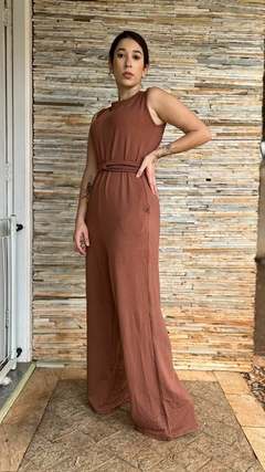 MACAÇÃO LONGO COM CINTO SEM MANGA VERSATIL MARROM - Moda Feminina Elegante e Atemporal | Saia Bela Moda