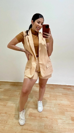 CONJUNTO SHORTS E COLETE SALMÃO - BIANCA - Moda Feminina Elegante e Atemporal | Saia Bela Moda