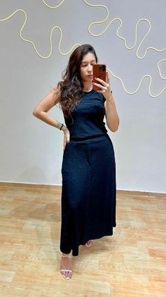 CONJUNTO SAIA MIDI E BLUSA PRETO BRILHANTE - IVONE - Moda Feminina Elegante e Atemporal | Saia Bela Moda