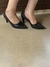 Scarpin em couro com detalhe em escamas na internet