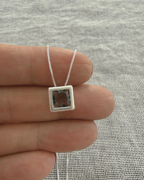 Conjunto Dije Cuadrado Cristal Gris