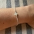 Pulsera ópalo rosa y cruz del equilibrio nácar