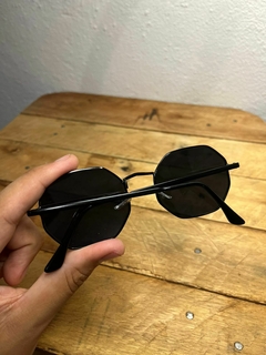 Óculos de sol HEXAGONAL DETROIT (LISO BLACK)