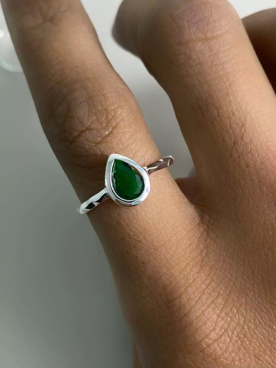 Anel Prata Gota Verde