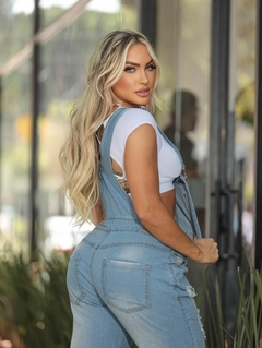 Imagem do Macacão Feminino Calça Jeans Rasgado Azul Claro Jardineira
