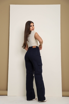 Calça Jeans Feminina Cargo Pantalona na internet