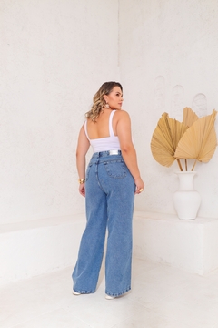 Calça Jeans Feminina Plus Size Pantalona na internet