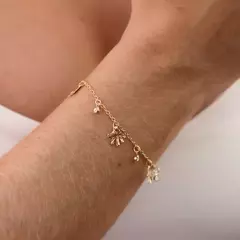 Pulseira Com Pingentes De Mãozinhas E Zircônias