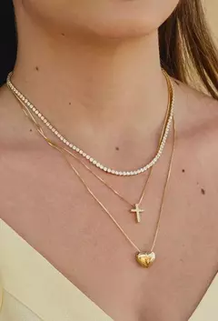 Colar Delicado com Pingente de Cruz no Ouro - comprar online
