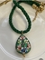 Colar curto de corda 37cm mais alongador, verde com gota em cloisonê.