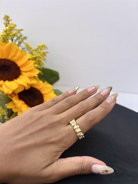 ANEL TEXTURIZADO BANHADO A OURO - comprar online