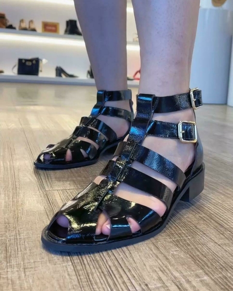 Sandália Plume Gladiadora Verniz Ferrucci