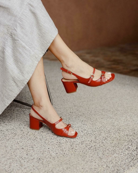 Sandalia Fivela Ferrucci - comprar online