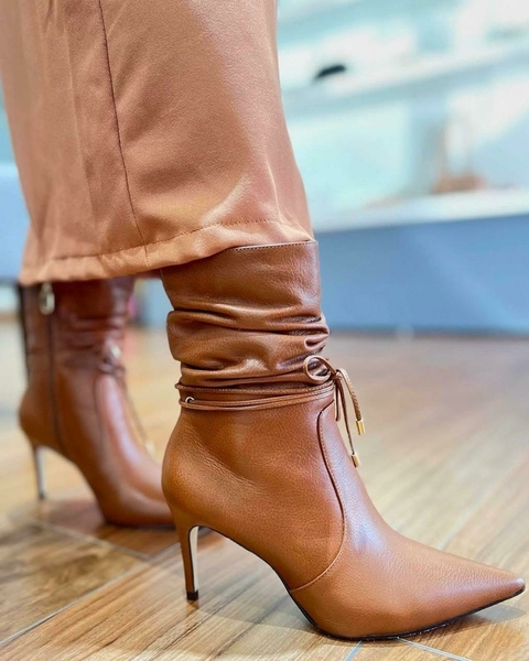 Bota Montenapoleone Cano Medio Luz da lua - comprar online