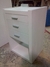 Mesa De Luz Laqueada Con 2 Cajones Y Bandeja Minimalista - comprar online
