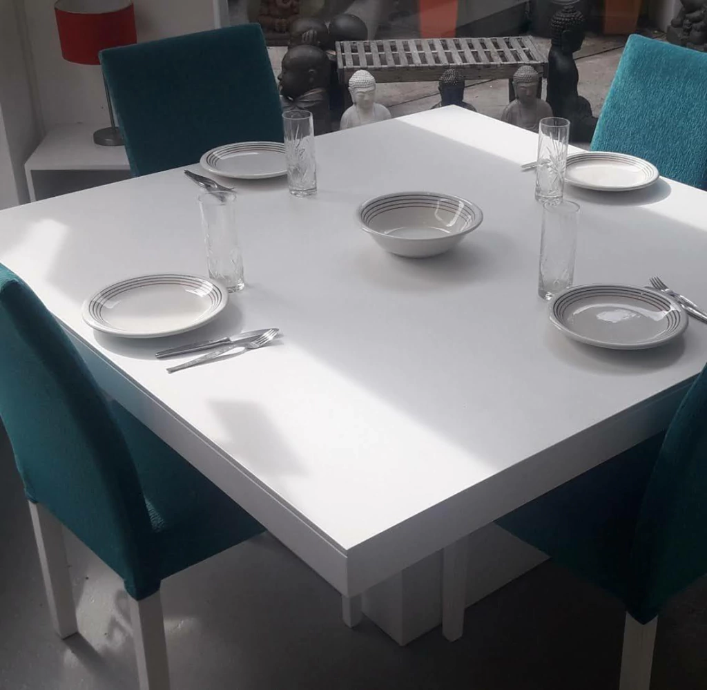 Mesa Comedor Laqueada Cuadrada
