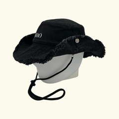 Folgado negro con cordones y broche