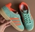 TÊNIS ADIDAS GAZELLE VERDE TIFFANY COM LARANJA na internet