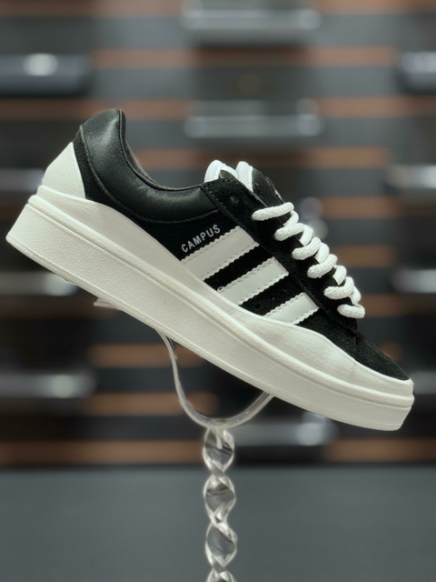 BAD BUNNY BRANCO E PRETO - COURO