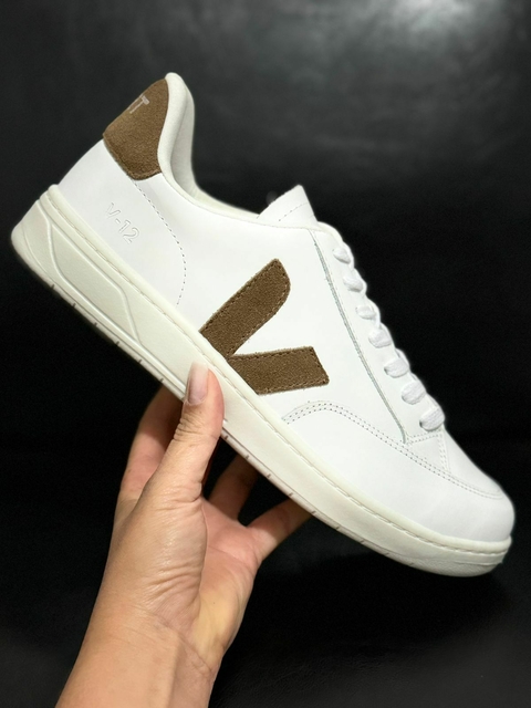 VERT V12 - BRANCO E MARROM