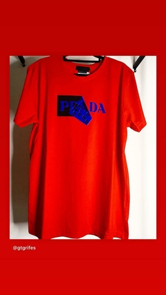 Camiseta Prada - Vermelha Estampada - comprar online