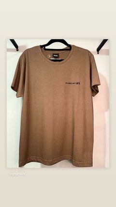 Camiseta Porshe - Marrom - comprar online