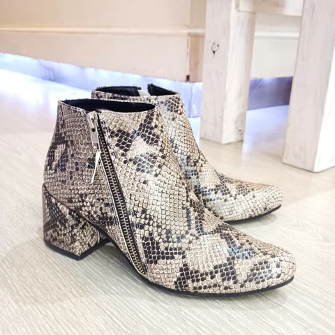 Botas bajas de ecocuero reptil (Nuevas)