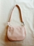 Cartera símil cuero rosa en internet