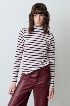 POLERA ESCOTE ROULETTE VER