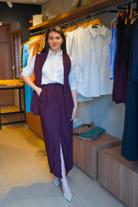 Conjunto Saia Midi e Colete Alongado