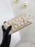 Necessaire M texturizada diamond beje - comprar online