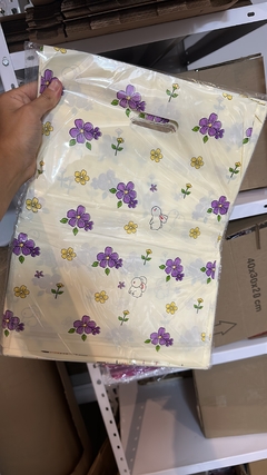 Bolsa riñon "conejos y flores". Precio por unidad. en internet