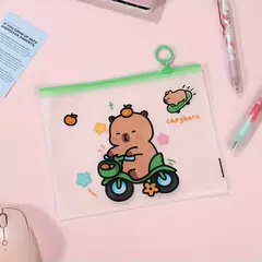 Imagen de Bolsa estuche de PVC. Diseño capibara. Precio por unidad.