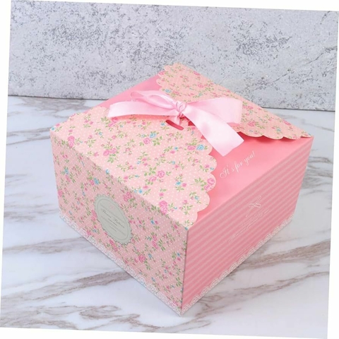 Caja con lineas y florcitas. Precio por unidad.