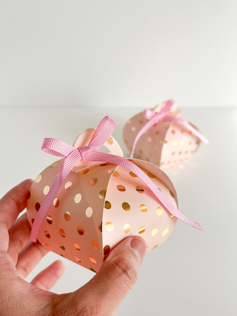 Caja con lunares dorados. Precio por unidad.