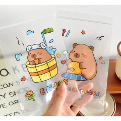 Bolsa de 10x17 cms con cierre hermético capibara. Precio por unidad. - Capkelitos mayorista
