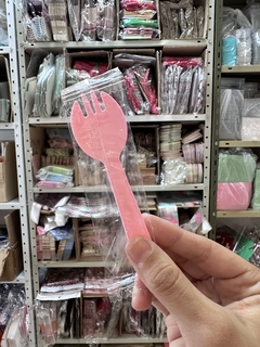 Cuchara-tenedor por 10 unidades. Rosa ó negro