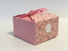 Caja con lineas y florcitas. Precio por unidad. - comprar online